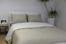 Bed sheets with bourdon