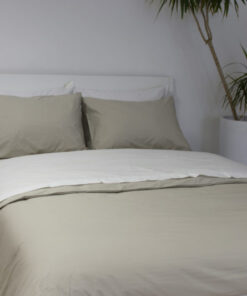Bed sheets with bourdon