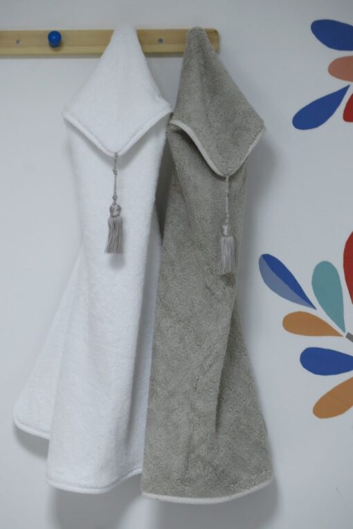 Bath cape with pompom 1st month