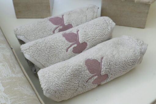Set of 3 embroidered cloths - Image 2