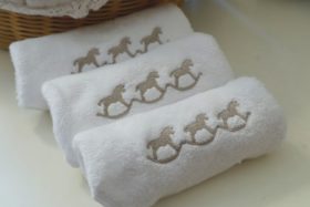 Juego de 3 paños bordados