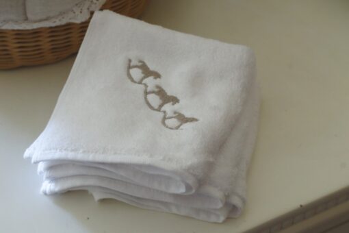 Set of 3 embroidered cloths - Image 2