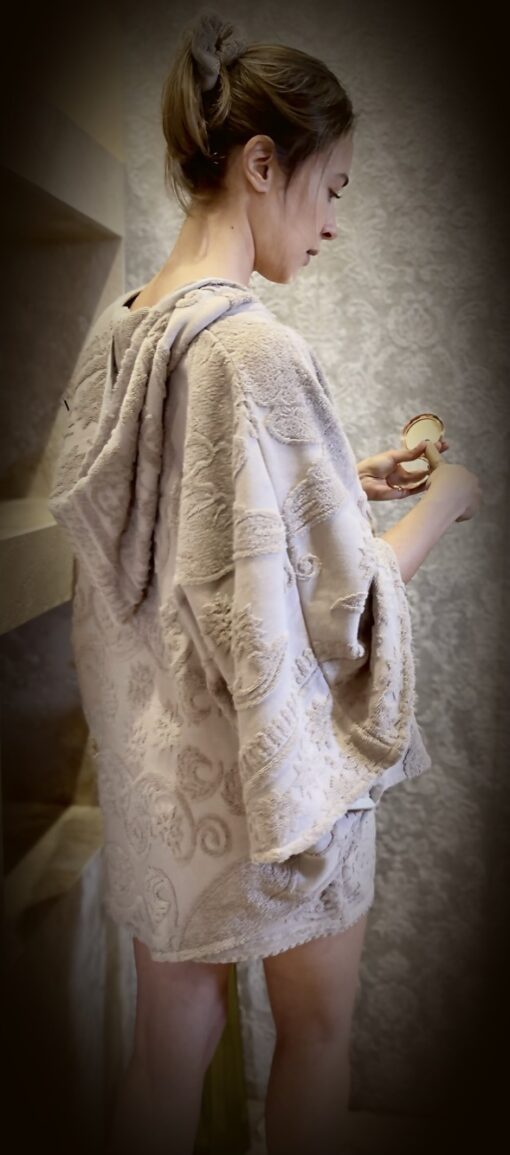 Jacquard short cape - Image 3