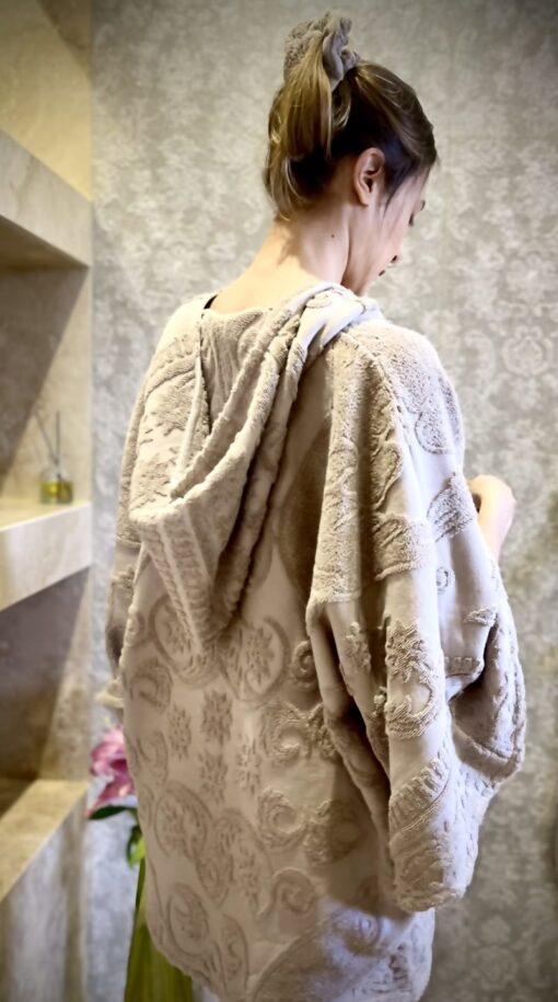 Jacquard short cape