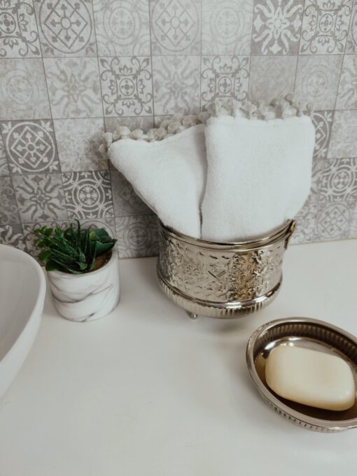 2 chouchates or pompom guest towels