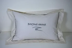Taie d’oreiller rectangulaire brodée