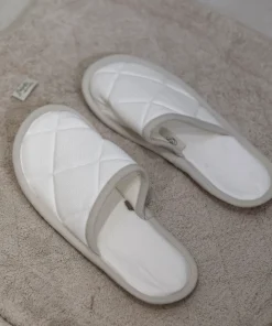 PAIRE DE PANTOUFLES SIMPLES - Ihsun